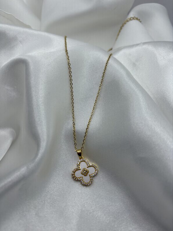 VAN STRASS NECKLACE