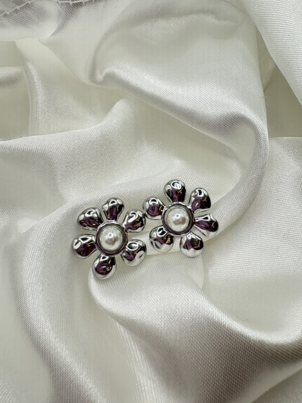 CHAMOMILE EARRINGS