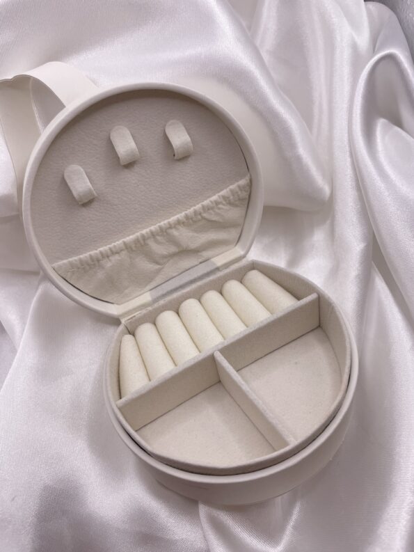 LILA WHITE TRAVEL CASE - Image 2