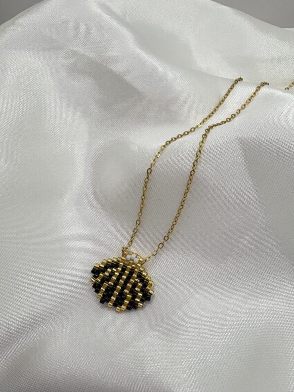SHELL HANDRA NECKLACE - Image 2