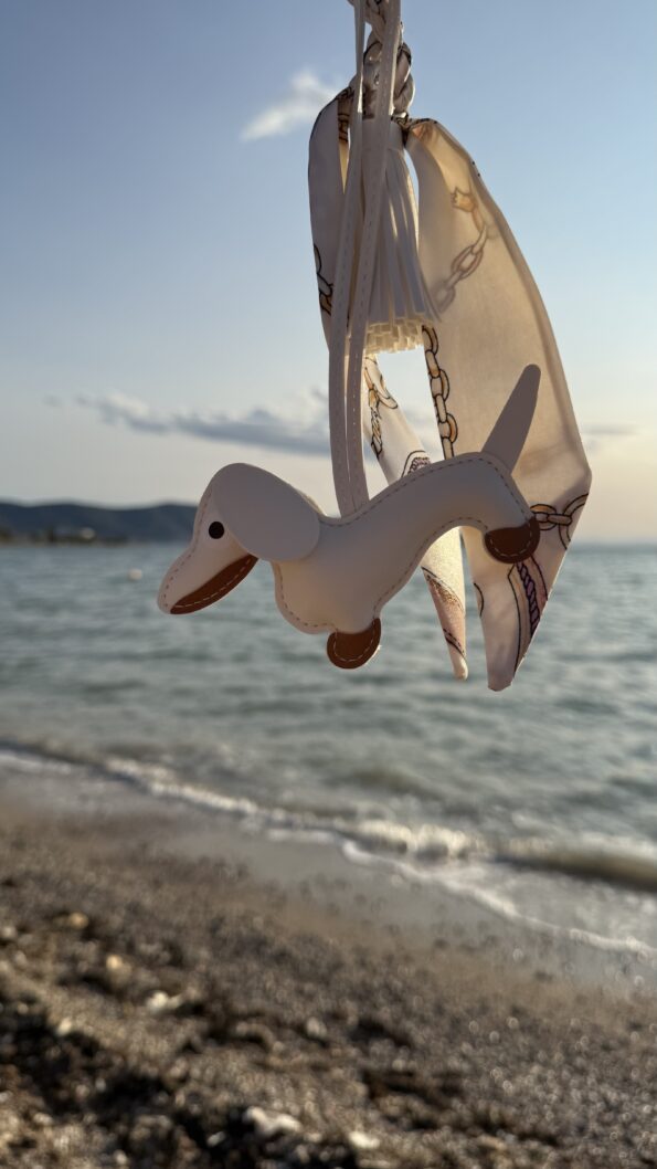 WHITE DOG CHAIN